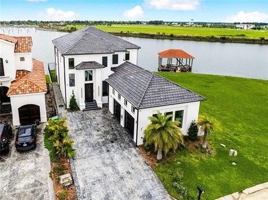 Experience true waterfront luxury in Lakeshore Estates with this - photo 6