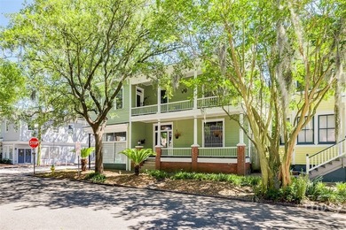 Experience the timeless beauty of Savannah from this cozy and - photo 2