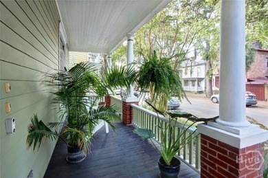 Experience the timeless beauty of Savannah from this cozy and - photo 5