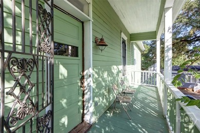 Experience the timeless beauty of Savannah from this cozy and - photo 9