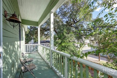 Experience the timeless beauty of Savannah from this cozy and - photo 10