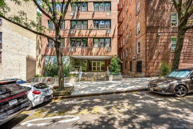 Beautifully Renovated Studio With Great Space, & Open View at an - photo 16