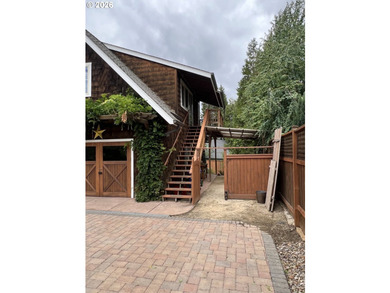 Beautiful brown-shingle Craftsman home (1957 Sq Ft) with - photo 16