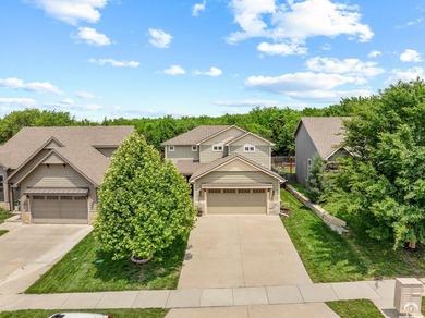 Welcome to this beautiful South facing 2 story with an open - photo 27