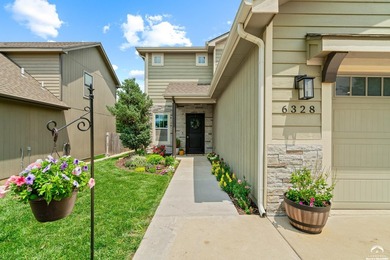 Welcome to this beautiful South facing 2 story with an open - photo 28