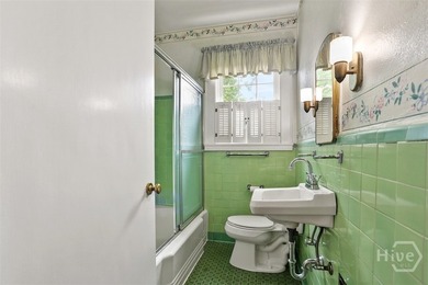 Fantastic Brick Bungalow In The Ardsley Park Area. The Home Has - photo 31