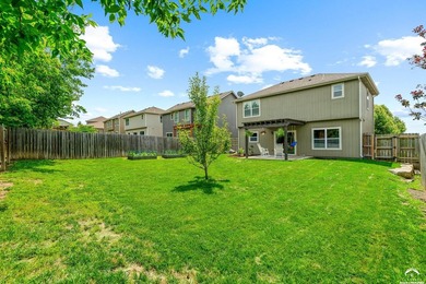 Welcome to this beautiful South facing 2 story with an open - photo 31