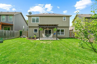 Welcome to this beautiful South facing 2 story with an open - photo 32