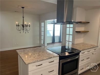 Charming bungalow located in the Ardsley Park area. Split - photo 4