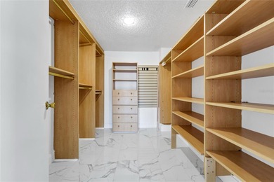 We are pleased to present this exclusive and elegant condominium - photo 18