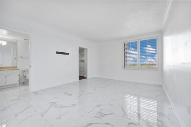 We are pleased to present this exclusive and elegant condominium - photo 19