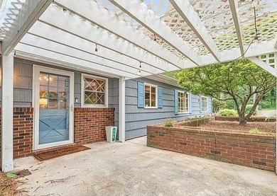 Beautiful Mid-Century Modern Cedar Sided Rach on over 15 acres - photo 3