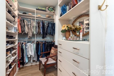 Welcome to the style and comfort of The Peninsula in this - photo 12