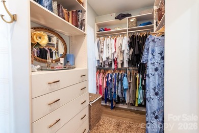 Welcome to the style and comfort of The Peninsula in this - photo 13