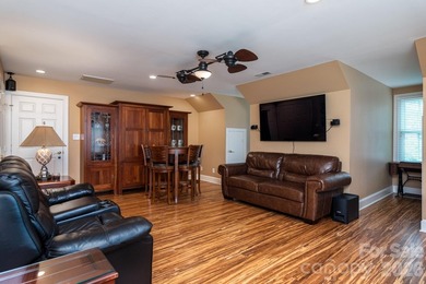 Welcome to the style and comfort of The Peninsula in this - photo 21