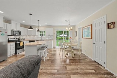 Better than new & truly turnkey! Built in 2021, this custom - photo 6