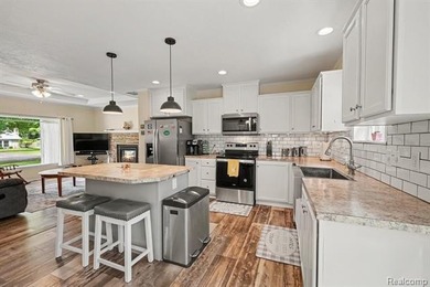 Better than new & truly turnkey! Built in 2021, this custom - photo 9