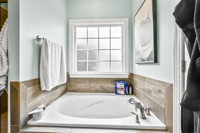 Welcome to this beautifully maintained home in Arrowhead Grande - photo 16