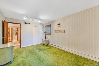 Beautiful Brookfield Colonial in Charter Oaks, 4 bedrooms, 2.5 - photo 31