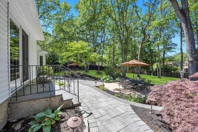 Beautiful Brookfield Colonial in Charter Oaks, 4 bedrooms, 2.5 - photo 38