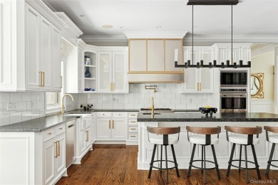 (private lake, pond, coastal) Home Sale Pending in Laurel Hollow New York