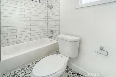 Prime Investment Opportunity in Long Beach! This fully - photo 19
