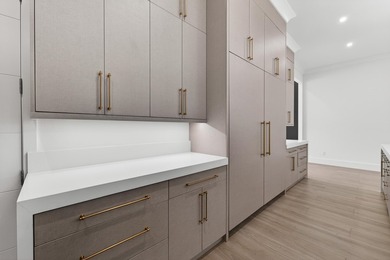 A contemporary, elegantly designed 4,715 sq ft, 4 BR, 5.5 BA - photo 22