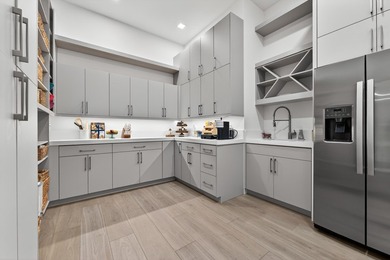 A contemporary, elegantly designed 4,715 sq ft, 4 BR, 5.5 BA - photo 23