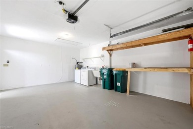 Welcome to this charming 2-bedroom, 2-bath end-unit villa tucked - photo 31