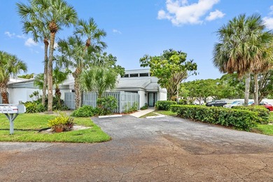 Corner unit villa features 2 bed, 2 bath, large den (could be a - photo 1