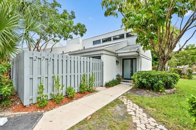 Corner unit villa features 2 bed, 2 bath, large den (could be a - photo 3