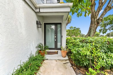 Corner unit villa features 2 bed, 2 bath, large den (could be a - photo 4