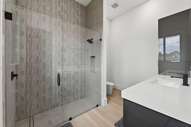 A contemporary, elegantly designed 4,715 sq ft, 4 BR, 5.5 BA - photo 41