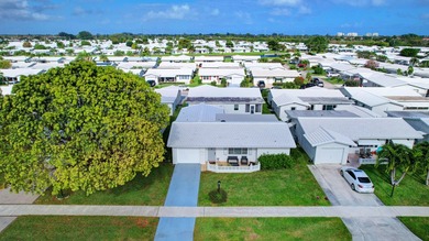 Welcome to this charming single-story home in Palm Beach - photo 2