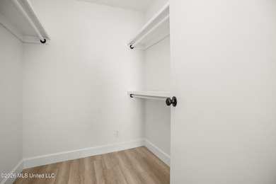 Welcome to a beautifully renovated 4-bedroom, 2-bath residence - photo 14