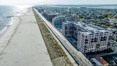 Luxury Beachfront Building with 2 Bedroom, 2 Bath and INCREDIBLE - photo 15