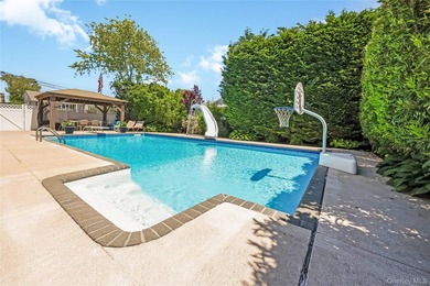 Welcome to Nassau Shores in Massapequa! This beautifully - photo 17