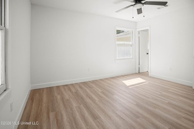 Welcome to a beautifully renovated 4-bedroom, 2-bath residence - photo 21