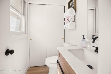 Welcome to a beautifully renovated 4-bedroom, 2-bath residence - photo 23