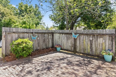Welcome to a beautifully renovated 4-bedroom, 2-bath residence - photo 24