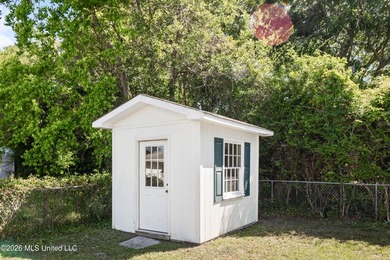 Welcome to a beautifully renovated 4-bedroom, 2-bath residence - photo 28