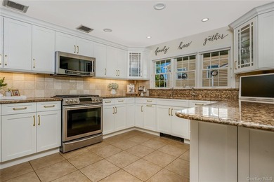 Welcome to Nassau Shores in Massapequa! This beautifully - photo 28