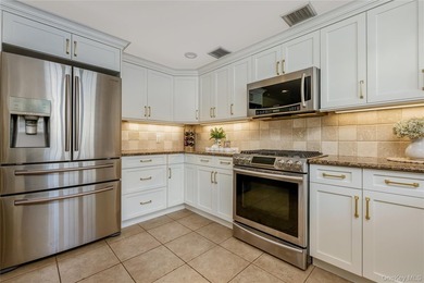 Welcome to Nassau Shores in Massapequa! This beautifully - photo 29