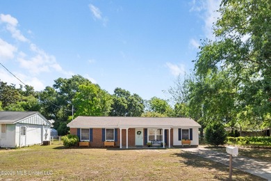 Welcome to a beautifully renovated 4-bedroom, 2-bath residence - photo 31