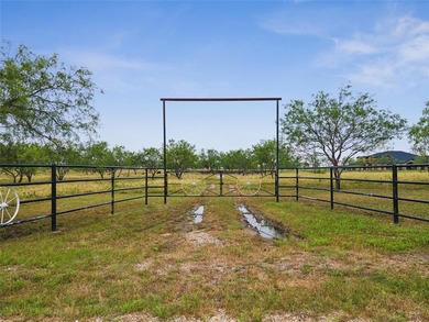 (private lake, pond, creek) Acreage For Sale in Corsicana Texas
