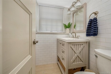 Welcome to Nassau Shores in Massapequa! This beautifully - photo 38
