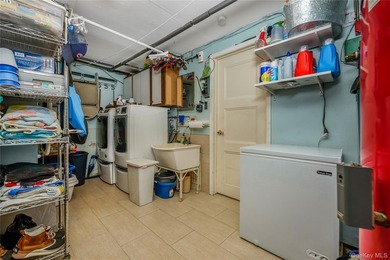 Welcome to Nassau Shores in Massapequa! This beautifully - photo 43