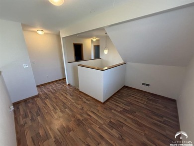 Price reduction on this beautiful townhouse. Recently updated - photo 19