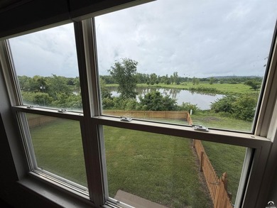 Price reduction on this beautiful townhouse. Recently updated - photo 21