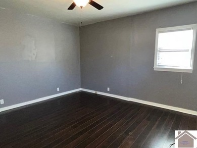 Charming 4-bedroom home! Corner lot, very spacious, large - photo 21